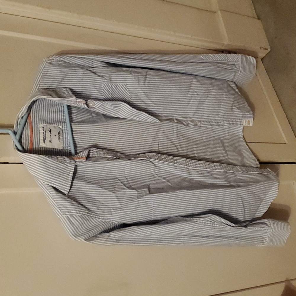 American Eagle size 2 blue stripes button up